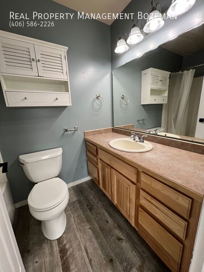 Building Photo - 452 Woodman Dr