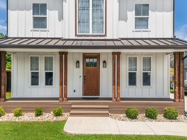 Building Photo - 213 Winchester St