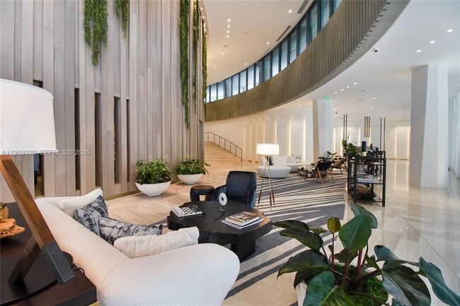 Building Photo - 2831 S Bayshore Dr