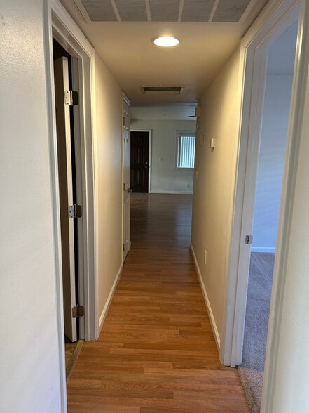 Building Photo - 705 W Graaf Ave