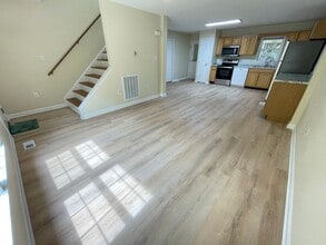 Building Photo - Walk to the Weave!  Newly updated 3br 3.5b...