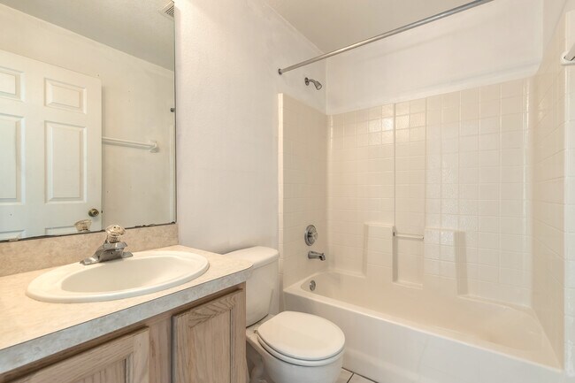 Building Photo - 3214 Juniper Dr