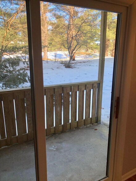 Building Photo - 2210 Ravens Crest Dr