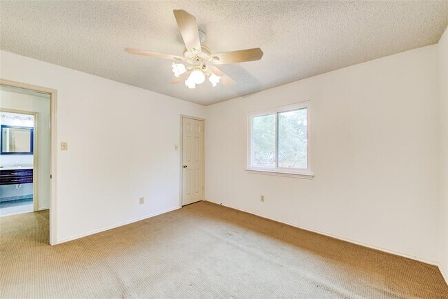 Building Photo - 8406 La Naranja Cove