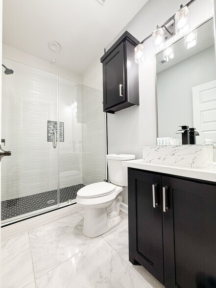 Building Photo - 2108 E Viviana St