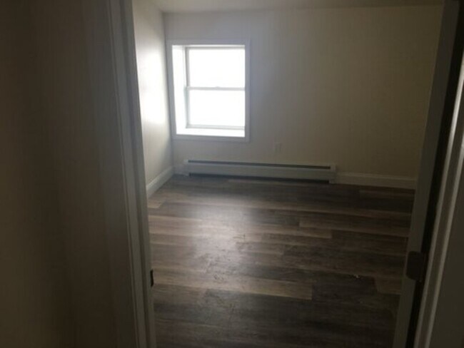 Building Photo - 323-325 College Street, Unit 12