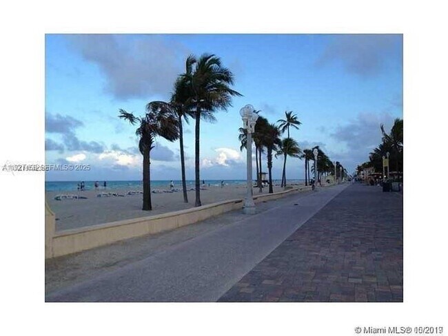 Building Photo - 326 Wilson St