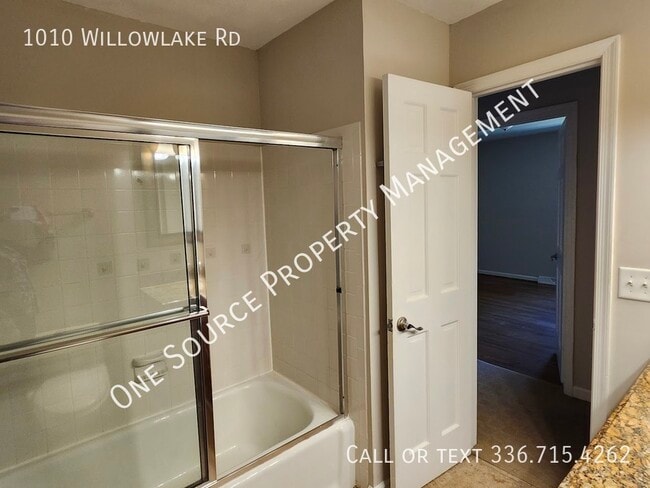 Building Photo - 1010 Willowlake Rd