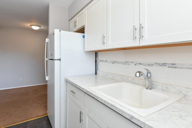 Building Photo - 401 US-22