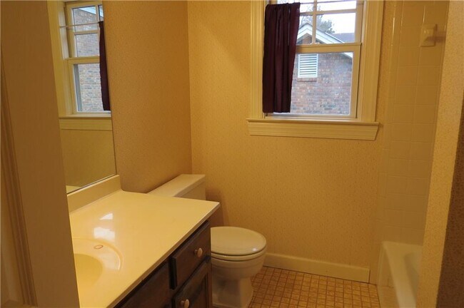 Building Photo - 3165 Henderson Walk