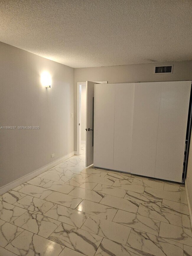 Building Photo - 1800 NE 114th St