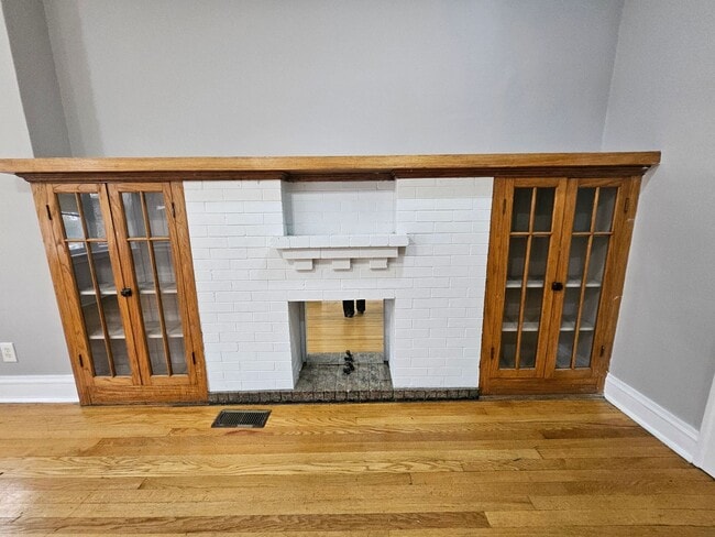 Building Photo - 6136 S Richmond St