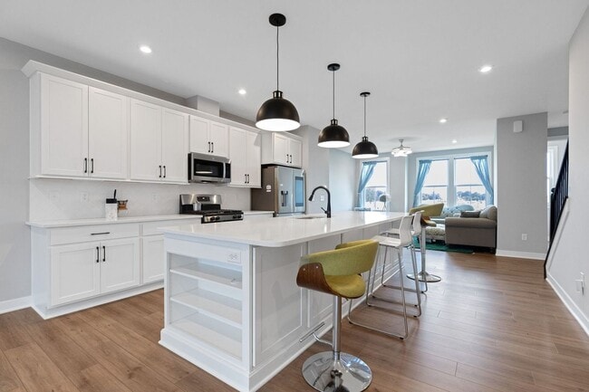 Building Photo - 6032 Windsor Dr