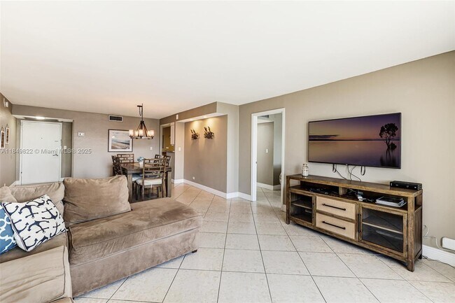 Building Photo - 6039 Collins Ave