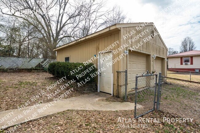 Building Photo - 2045 High School Rd