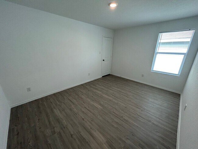 Building Photo - 3BD/2BA with Washer/Dryer Included – Fenced Yard, Garage & Community Pool!