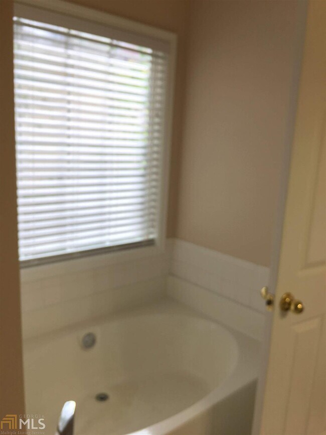 Building Photo - 111 Clarin Way
