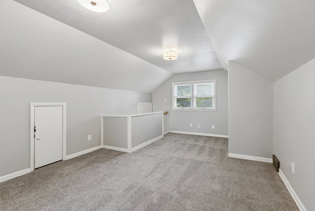 Building Photo - 519 S 56th St