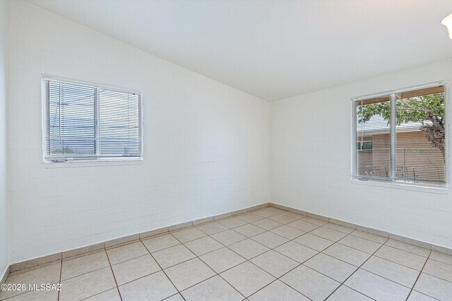 Building Photo - 104 N Douglas Ave