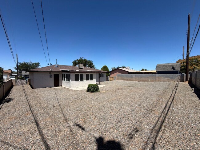 Building Photo - Updated 3 Bedroom Single Story Home Available Near Eubank Blvd NE & Constitution Ave NE!