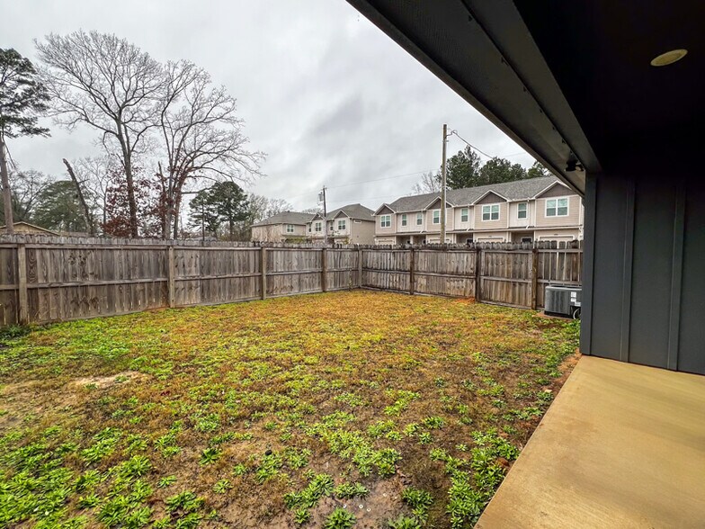 Building Photo - 16104 Echo Glen Dr