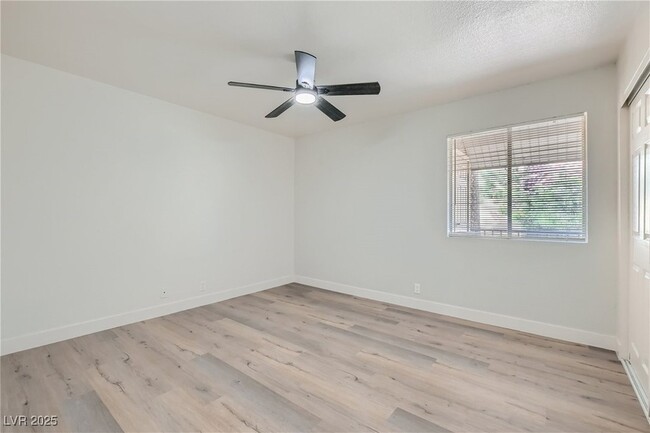 Building Photo - 4330 Sandy River Dr