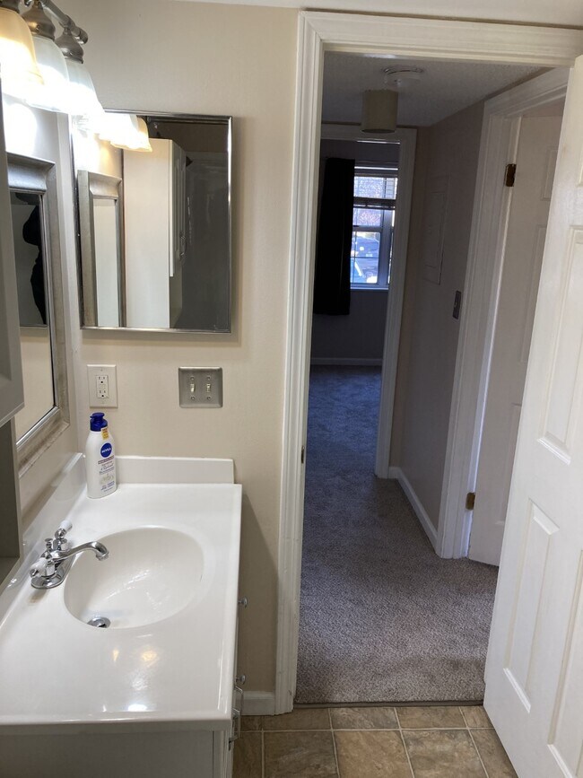 Building Photo - 1618 Thrush Ter