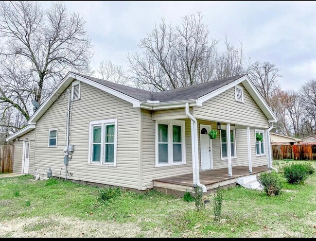 Primary Photo - 4 Steens Rd