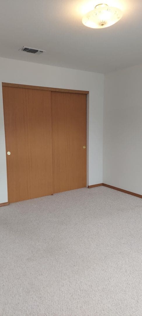 Building Photo - MOVE IN SPECIAL 1/2 OFF 1ST FULL MONTHS RENT- 3 bedroom, 2.5 bath Townhouse in Ashland!!