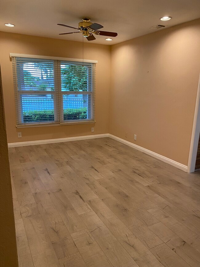 Building Photo - 5325 Glickman Ave