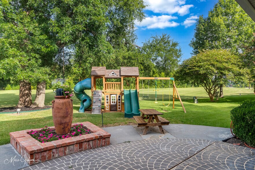 Building Photo - 316 Autumn Ridge Dr