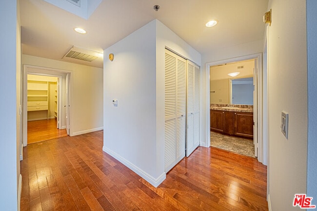 Building Photo - 326 Westminster Ave