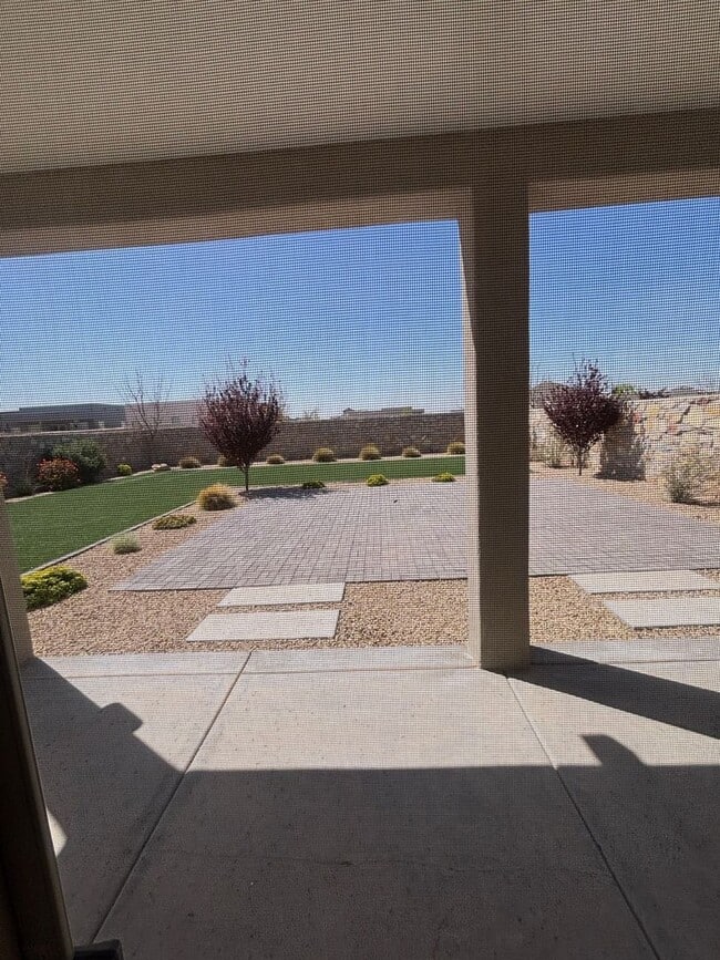 Building Photo - Beautiful Home in Sonoma Ranch !