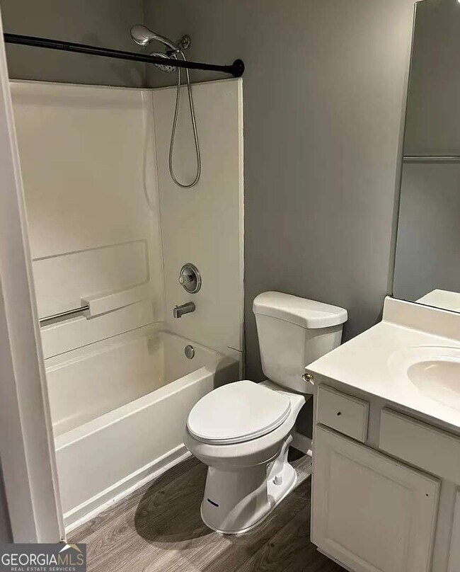 Building Photo - 235 Circle Rd