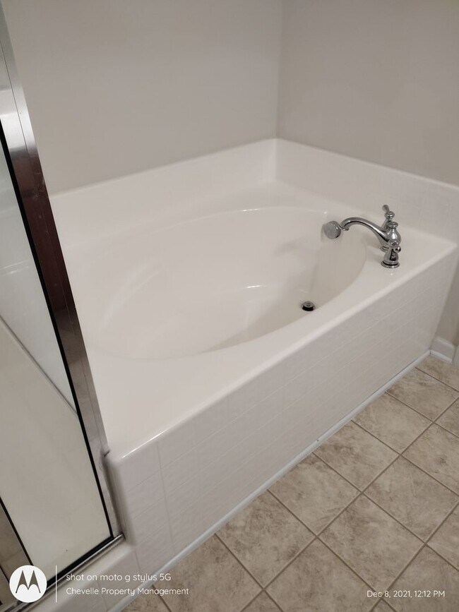 Building Photo - Beautiful 5 bedroom FOR RENT