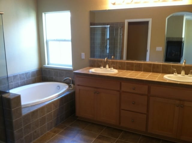 Building Photo - 760 Greentree Cir