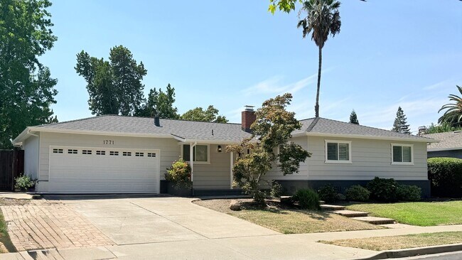Building Photo - 1771 Lynwood Dr