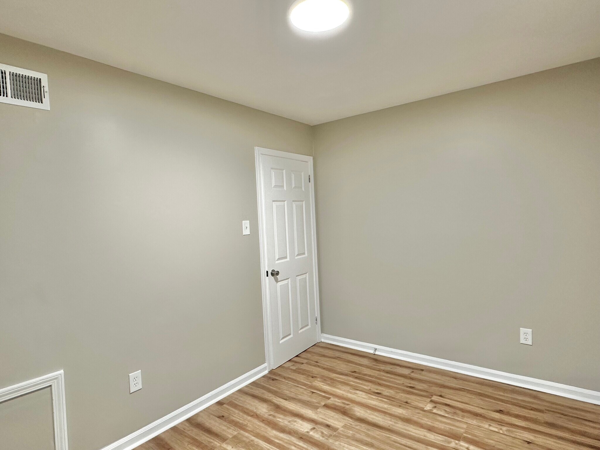 Building Photo - 3756 Vanderwood Dr