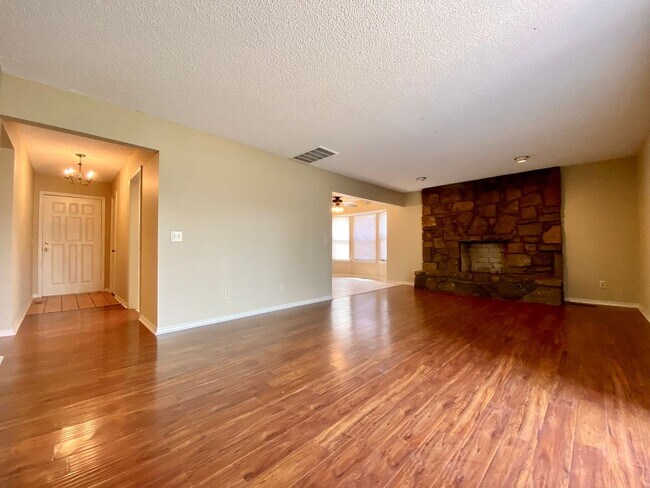 Building Photo - Comfort and Convenience in the Heart of Jenks