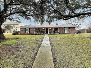 Building Photo - 4807 Country Club View