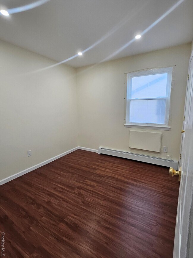 Building Photo - 115-19 Marsden St