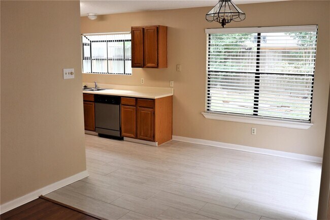 Building Photo - 7718 High Village Dr