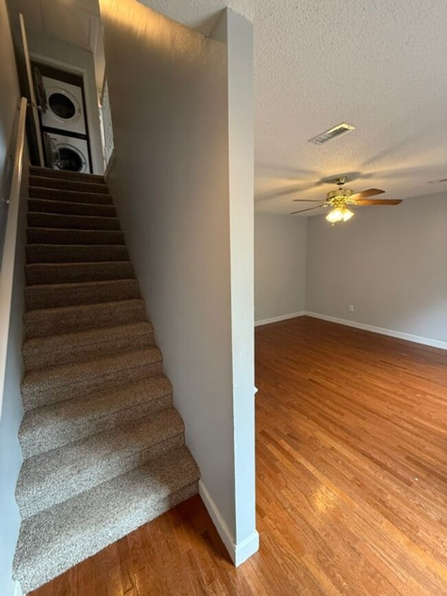 Building Photo - Worry free living, brick condo in Jonesborough!