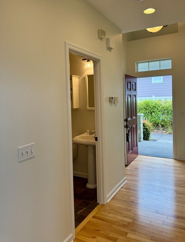 Building Photo - Desirable Poulsbo Place cottage...now avai...