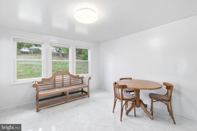 Building Photo - 7810 Kalorama Rd