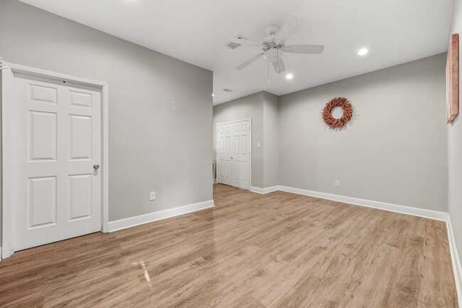 Building Photo - 141 White Oak St