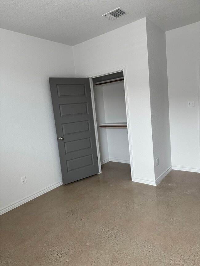 Building Photo - 2313 Ocean Dr