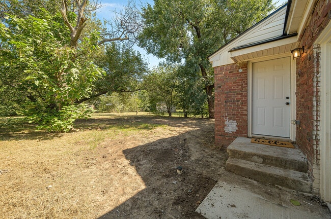 Building Photo - 1125 SW 47th St