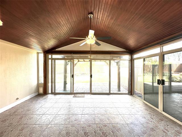 Building Photo - 809 Essex Dr