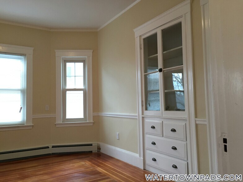 Building Photo - 126 Winsor Ave